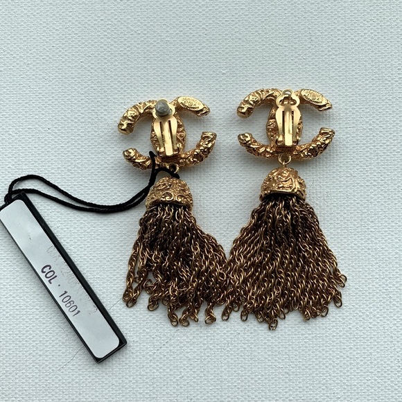 CHANEL Vintage ⭐️ RARE Real Gold Florentine Tassel Fringe Filigree Clip Earrings - Picture 12 of 16